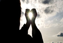 马竞官方：勒诺尔芒因头部受伤出现伤口，出于预防措施被换下.